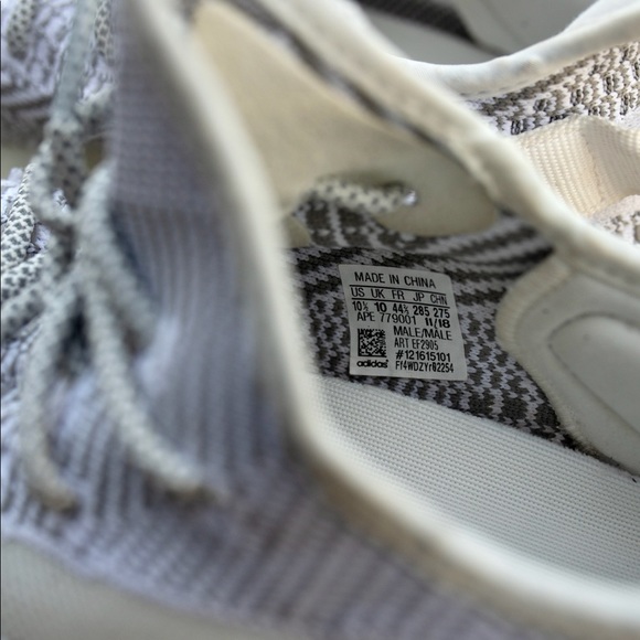 Yeezy Boost 350 V2 *GOAT Verified* - Picture 2 of 9